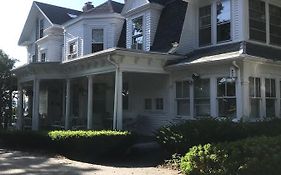 The Colonial Inn By The Sea